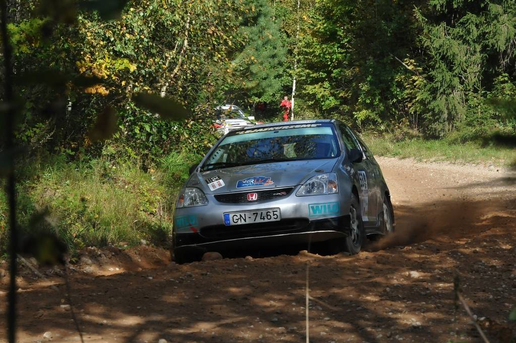 Ar šo mašīnu J. Vīksna startēja rallijā 