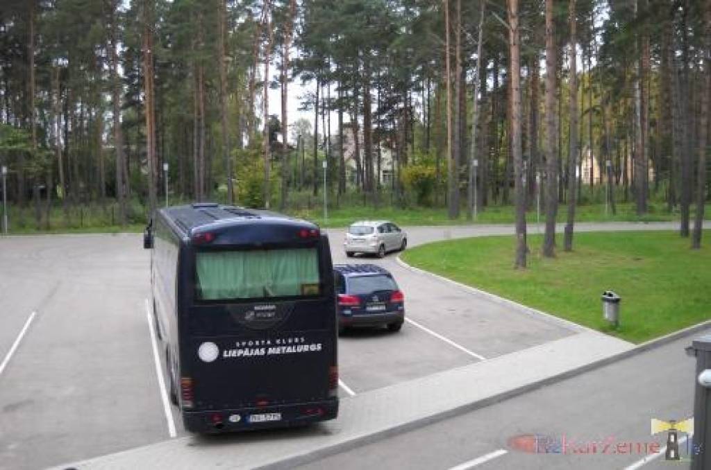 Trešdien, 21. septembrī, Jūrmalā "Liepājas metalurga" futbolisti Latvijas virslīgas čempionāta spēlē ar 4:1 (2:0) pārspēja vietējo FC "Jūrmala" komandu. Trīs vārti jau otro spēli pēc kārtas Jurģa Kalna rēķinā.

Tribīnes bija patukšas,...
Autors: ReKurZeme, portāls