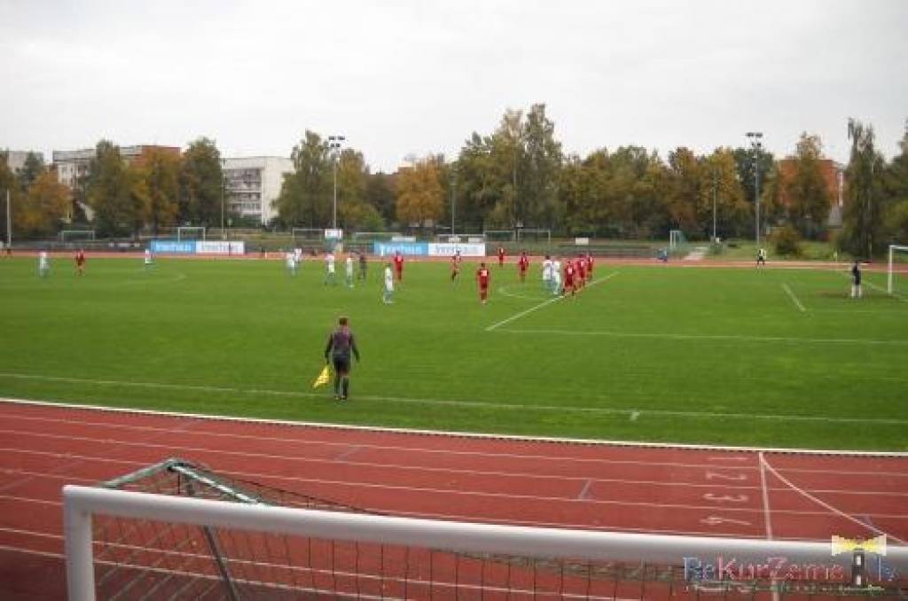 Trešdien, 21. septembrī, Jūrmalā "Liepājas metalurga" futbolisti Latvijas virslīgas čempionāta spēlē ar 4:1 (2:0) pārspēja vietējo FC "Jūrmala" komandu. Trīs vārti jau otro spēli pēc kārtas Jurģa Kalna rēķinā.

Tribīnes bija patukšas,...
Autors: ReKurZeme, portāls