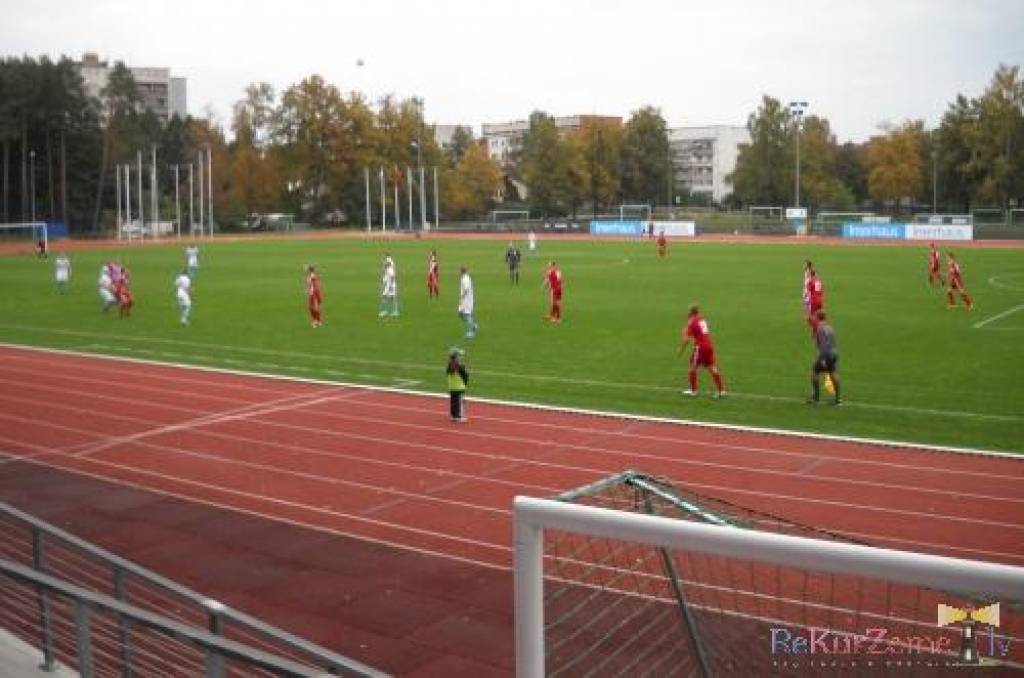 Trešdien, 21. septembrī, Jūrmalā "Liepājas metalurga" futbolisti Latvijas virslīgas čempionāta spēlē ar 4:1 (2:0) pārspēja vietējo FC "Jūrmala" komandu. Trīs vārti jau otro spēli pēc kārtas Jurģa Kalna rēķinā.

Tribīnes bija patukšas,...
Autors: ReKurZeme, portāls