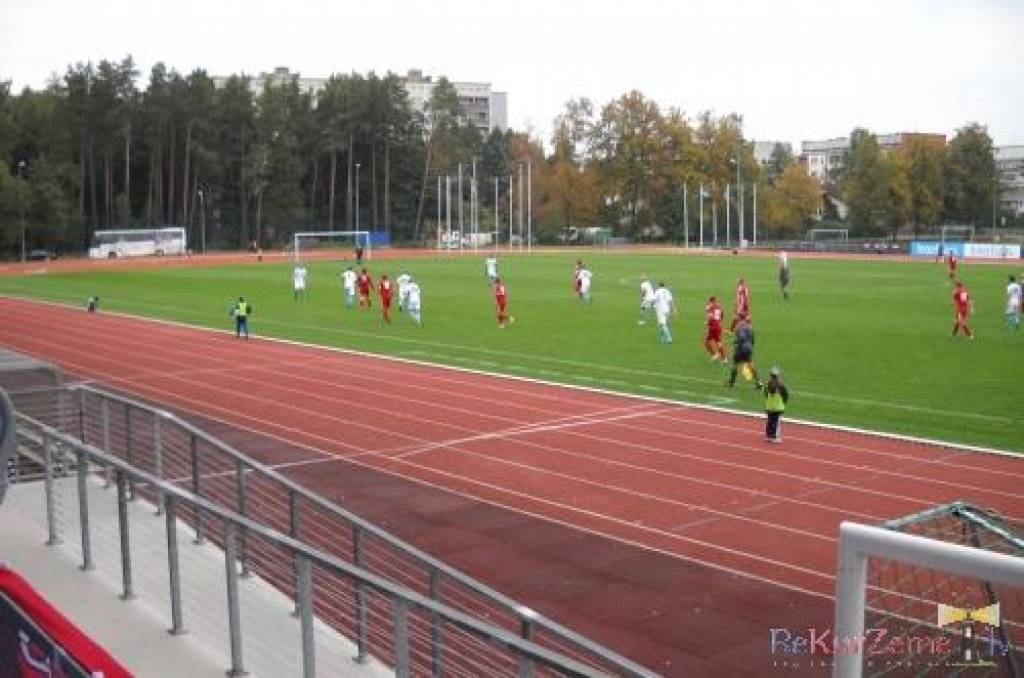 Trešdien, 21. septembrī, Jūrmalā "Liepājas metalurga" futbolisti Latvijas virslīgas čempionāta spēlē ar 4:1 (2:0) pārspēja vietējo FC "Jūrmala" komandu. Trīs vārti jau otro spēli pēc kārtas Jurģa Kalna rēķinā.

Tribīnes bija patukšas,...
Autors: ReKurZeme, portāls
