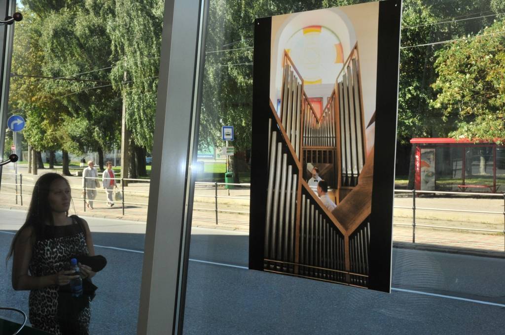 No 1. septembra 10. Starptautiskā Liepājas ērģeļmūzikas festivāla fonā pilsētas centra kafejnīcas "Kupeja" (TN "Kurzeme" pirmajā stāvā) skatlogos skatāmas 20 lielformāta fotogrāfijas, kas ikvienam sniedz ieskatu iepriekšējo gadu festivāla...
Autors: ReKurZeme, portāls