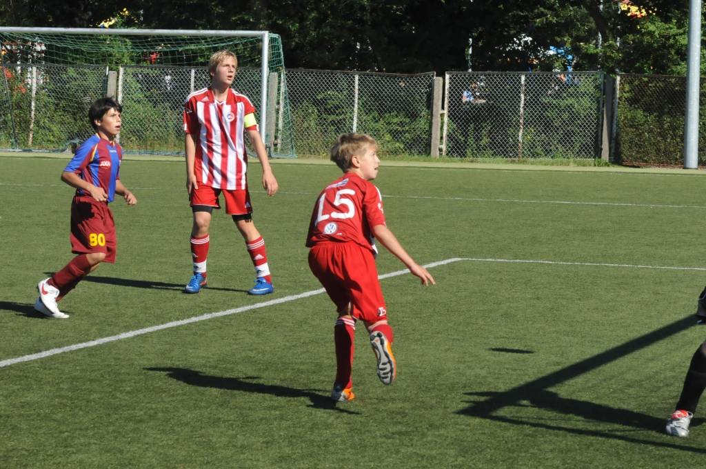 Liepājas stadiona "Daugava" rezerves laukumā savu pretinieku pārliecinoši apspēlē "Liepājas metalurga" jaunie futbolisti.
Autors: Uldis Dobelis