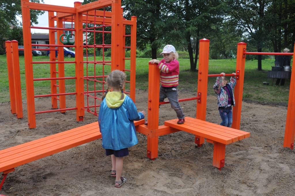 Trešdien, 31. augustā, Zaļās birzs mikrorajonā pie Melnupītes tika atklāta projektu konkursa "LMT Liepājai" laikā tapusī atpūtas taka "Prieks".

No trīs LMT atbalstu ieguvušajiem projektiem šis ir pirmais, kas nokļuvis līdz finiša taisnei,...
Autors: ReKurZeme, portāls