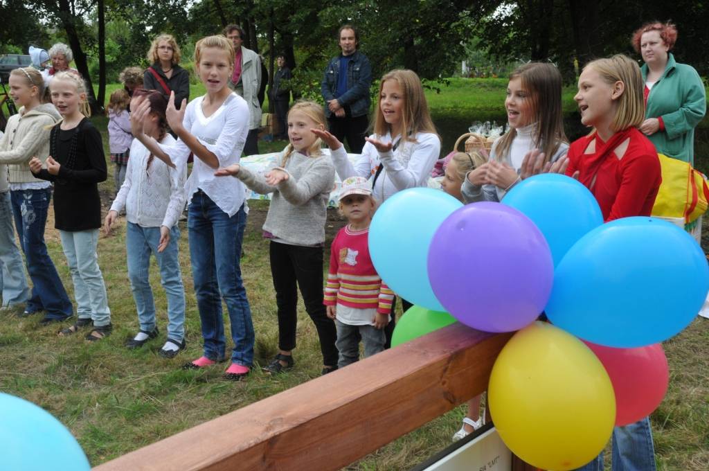 Trešdien, 31. augustā, Zaļās birzs mikrorajonā pie Melnupītes tika atklāta projektu konkursa "LMT Liepājai" laikā tapusī atpūtas taka "Prieks".

No trīs LMT atbalstu ieguvušajiem projektiem šis ir pirmais, kas nokļuvis līdz finiša taisnei,...
Autors: ReKurZeme, portāls