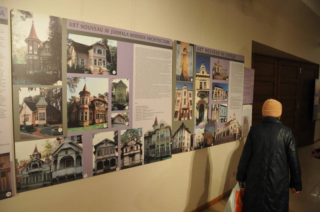 Līdz oktobra beigām Liepājas Latviešu biedrības namā var iepazīties ar Latvijas Nacionālās bibliotēkas speciālistu sagatavoto izstādi "Jūgendstils Latvijā".
Autors: ReKurZeme, portāls
