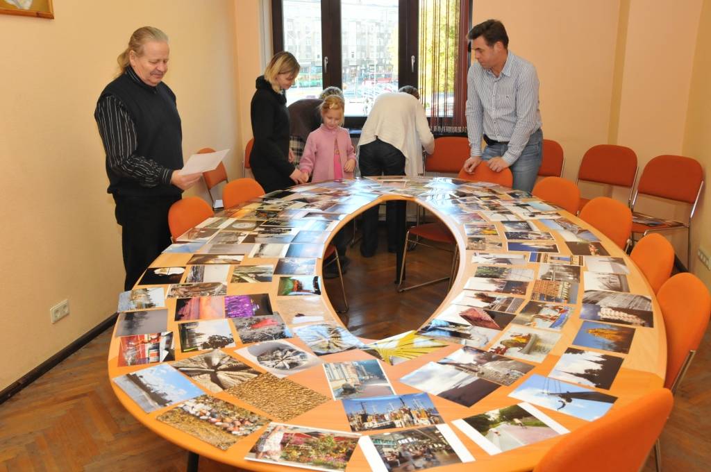 Liepājas reģiona Tūrisma informācijas birojā (LRTIB) notikusi "Liepājas fotokonkursam 2011" iesūtīto darbu izvērtēšana, pastāsta LRTIB speciāliste Agita Vucena.

Šogad fotogrāfijas konkursam iesnieguši 32 autori. Daži pa vienam darbam,...
Autors: Sarmīte Štrausa