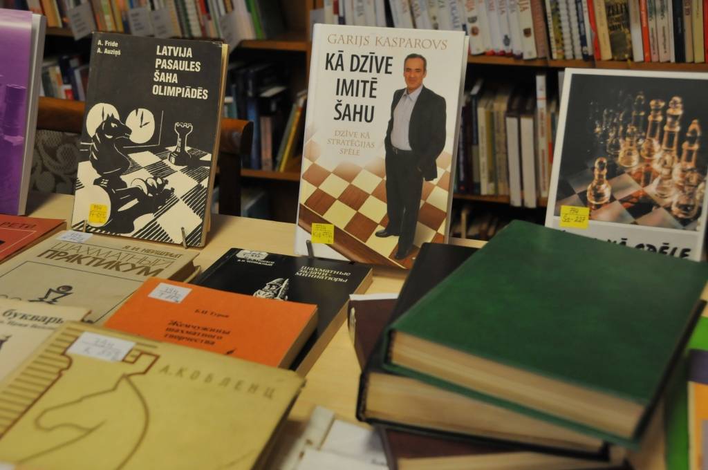 Liepājas Centrālās zinātniskās bibliotēkas Vispārīgo zinātņu lasītavā 28. novembrī plkst.14 notiks sarīkojums ar Ģediminu Salmiņu - šahistu, grāmatu autoru, novadpētnieku un bibliotēkas ilggadēju lasītāju.
Visiem šaha cienītājiem un...
Autors: ReKurZeme, portāls