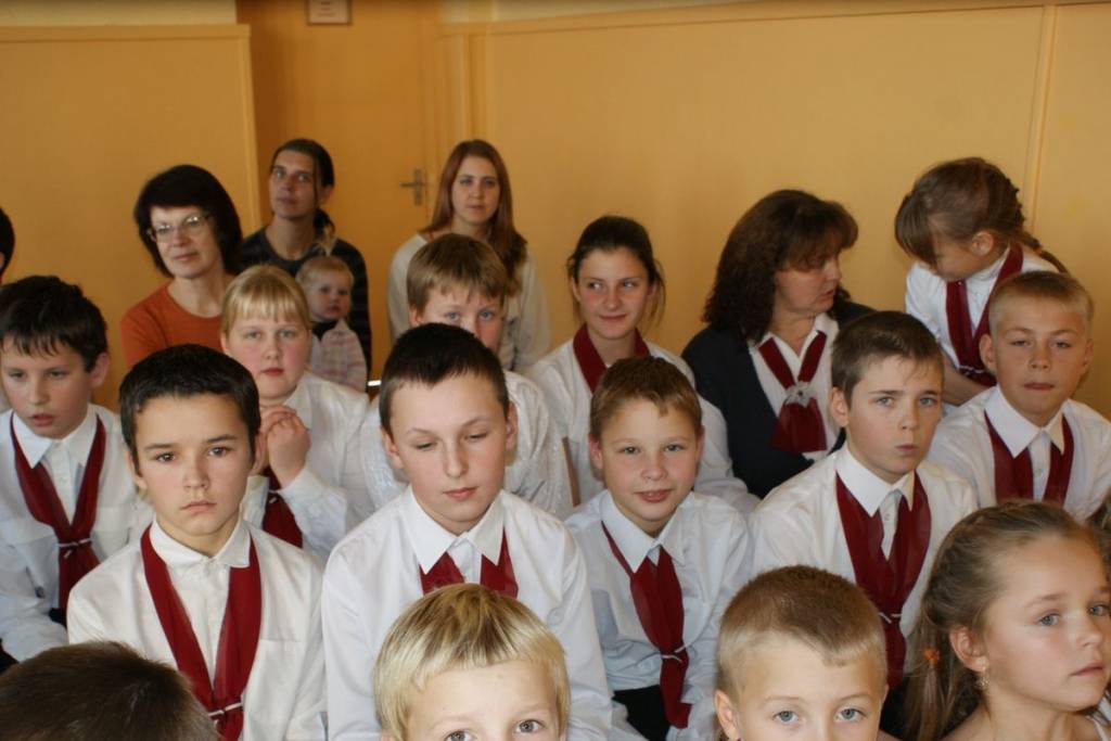 Lāčplēša dienas svinībām skolēni gatavojās arī Rucavā, mācoties defilē programmu.
Autors: ReKurZeme, portāls