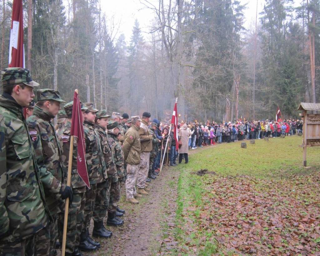 Lāčplēša dienā visas skolas no Priekules novada piedalījās šajā svinīgajā pasākumā. Īpaša uzmanība bija pievērsta Kalētu pamatskolas jaunsargiem, kuri atklāja pasākumu ar ierindas skates elementiem un ziņojumu pasākumu organizētājam. Pēc...
Autors: ReKurZeme, portāls