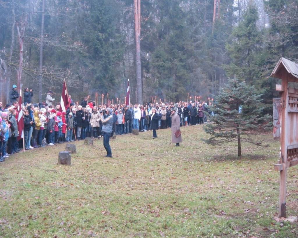 Lāčplēša dienā visas skolas no Priekules novada piedalījās šajā svinīgajā pasākumā. Īpaša uzmanība bija pievērsta Kalētu pamatskolas jaunsargiem, kuri atklāja pasākumu ar ierindas skates elementiem un ziņojumu pasākumu organizētājam. Pēc...
Autors: ReKurZeme, portāls