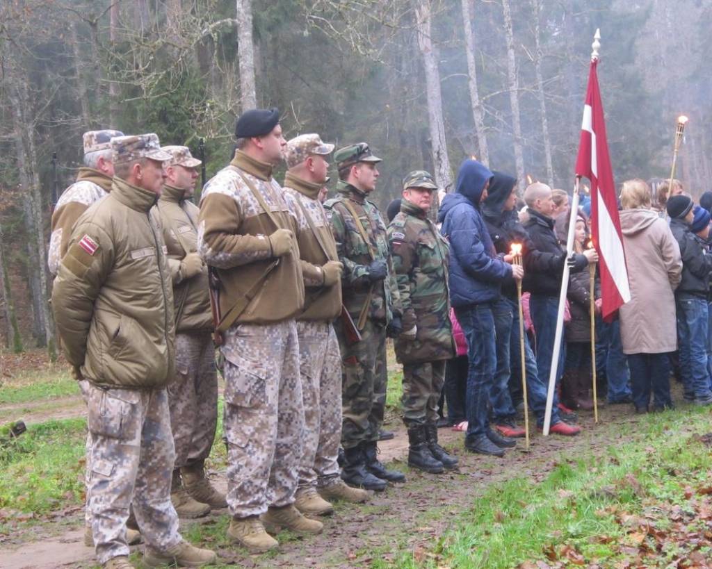 Lāčplēša dienā visas skolas no Priekules novada piedalījās šajā svinīgajā pasākumā. Īpaša uzmanība bija pievērsta Kalētu pamatskolas jaunsargiem, kuri atklāja pasākumu ar ierindas skates elementiem un ziņojumu pasākumu organizētājam. Pēc...
Autors: ReKurZeme, portāls
