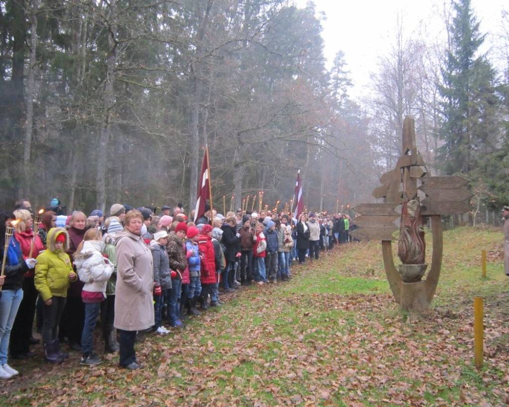Lāčplēša dienā visas skolas no Priekules novada piedalījās šajā svinīgajā pasākumā. Īpaša uzmanība bija pievērsta Kalētu pamatskolas jaunsargiem, kuri atklāja pasākumu ar ierindas skates elementiem un ziņojumu pasākumu organizētājam. Pēc...
Autors: ReKurZeme, portāls