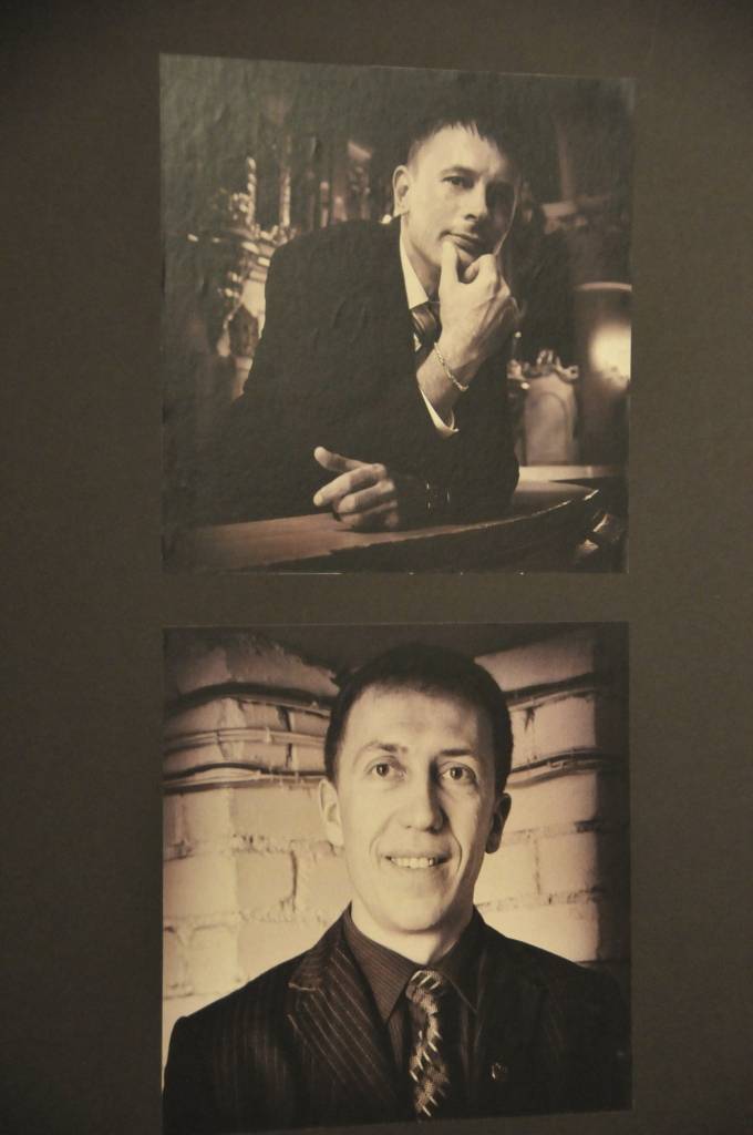 Liepājas Latviešu biedrības nama galerijā skatāma fotostudijas "Fotast" izstāde "Tepat Liepājā".

Izstāde, kā pastāstīja fotostudijas "Fotast" vadītājs Varis Sants, ir kā studijas dalībnieku sava veida atskaites punkts, kuram gatavojoties...
Autors: ReKurZeme, portāls