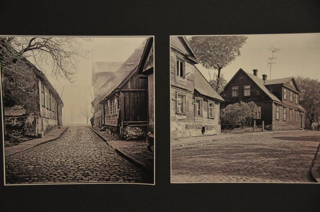 Liepājas Latviešu biedrības nama galerijā skatāma fotostudijas "Fotast" izstāde "Tepat Liepājā".

Izstāde, kā pastāstīja fotostudijas "Fotast" vadītājs Varis Sants, ir kā studijas dalībnieku sava veida atskaites punkts, kuram gatavojoties...
Autors: ReKurZeme, portāls