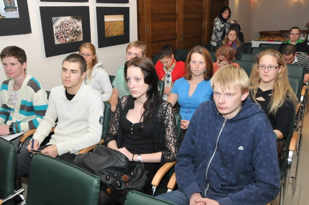 Trešdien, 9. novembrī, Liepājā notika apaļā gada diskusija un forums par finanšu krīzes pārvarēšanas un stabilizācijas perspektīvām, reģionālās attīstības un nodarbinātības jautājumiem. Uz interesenti jautājumiem atbildēja Eiropas...
Autors: ReKurZeme, portāls
