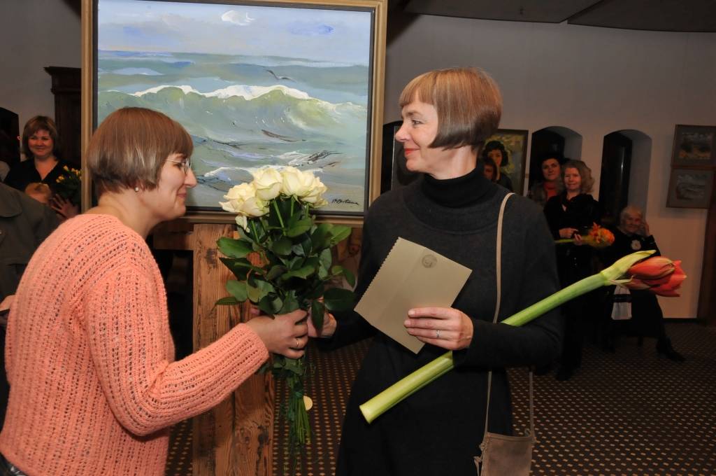 Liepājas laikmetīgās mākslas izstādē "Apturi laiku Liepājā" jeb ALL, ko 3. novembrī atklāja viesnīcas "Promenade Hotel" Hika zālē, ar saviem darbiem piedalās vairāk nekā 50 Liepājas un tās apkārtnes mākslinieki.
Autors: ReKurZeme, portāls