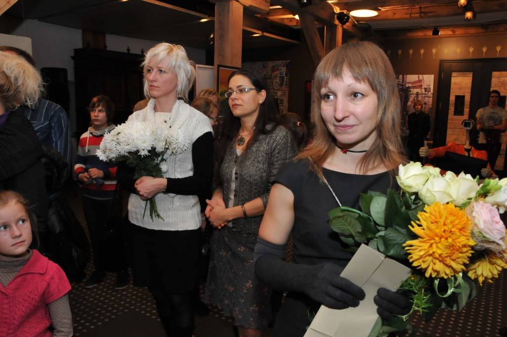 Liepājas laikmetīgās mākslas izstādē "Apturi laiku Liepājā" jeb ALL, ko 3. novembrī atklāja viesnīcas "Promenade Hotel" Hika zālē, ar saviem darbiem piedalās vairāk nekā 50 Liepājas un tās apkārtnes mākslinieki.
Autors: ReKurZeme, portāls