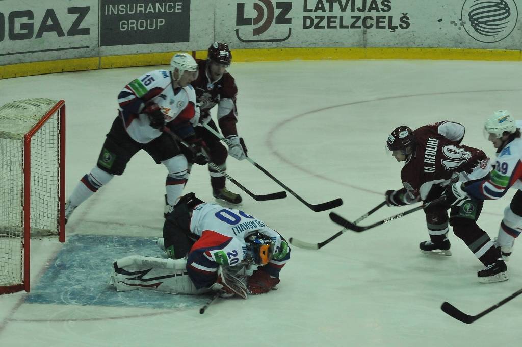 Rīgas "Dinamo" trešdien, 2. novembrī, Liepājas ledushallē Kontinentālās hokeja līgas spēlē ar 2:1 uzvarēja Magņitogorskas "Metallurg".
Autors: Uldis Dobelis