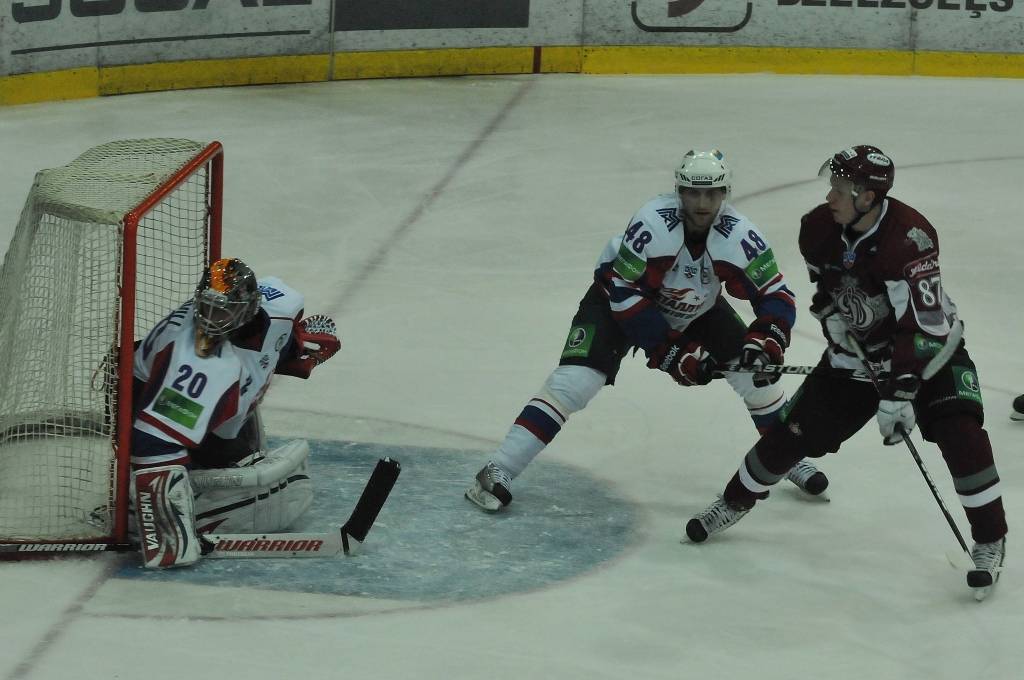 Rīgas "Dinamo" trešdien, 2. novembrī, Liepājas ledushallē Kontinentālās hokeja līgas spēlē ar 2:1 uzvarēja Magņitogorskas "Metallurg".
Autors: Uldis Dobelis