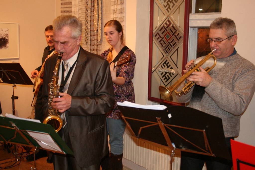 Pirmo reizi Liepājā vienuviet kopīgā izstādē “Ziemas noskaņās” skatāmi Liepājas universitātes docētāju mākslas darbi. To tapšanā izmantoti dažādi materiāli un tehnikas. Izstāde Liepājas muzejā K. Ukstiņa ielā 7/9 būs skatāma līdz 15....
Autors: ReKurZeme, portāls