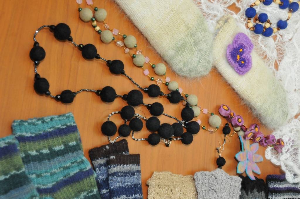 Pāvilostas domē skatāma novada pensionāru rokdarbu izstāde.

Kā izstāde tapusi, lasiet "Kursas Laika" 12. decembra numurā.
Autors: ReKurZeme, portāls