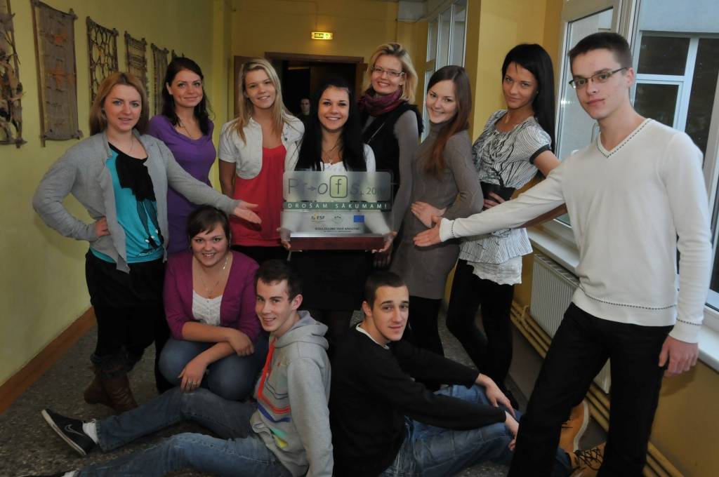 Liepājas Valsts tehnikuma komanda "Košie profiņi" guvuši uzvaru Latvijas Brīvo arodbiedrību savienības organizētajā konkursā "Profs 2011". Liepājnieki nav nolaiduši zemāk savu priekšgājēju augsti pacelto latiņu un kārtējo reizi atzīti par...
Autors: ReKurZeme, portāls