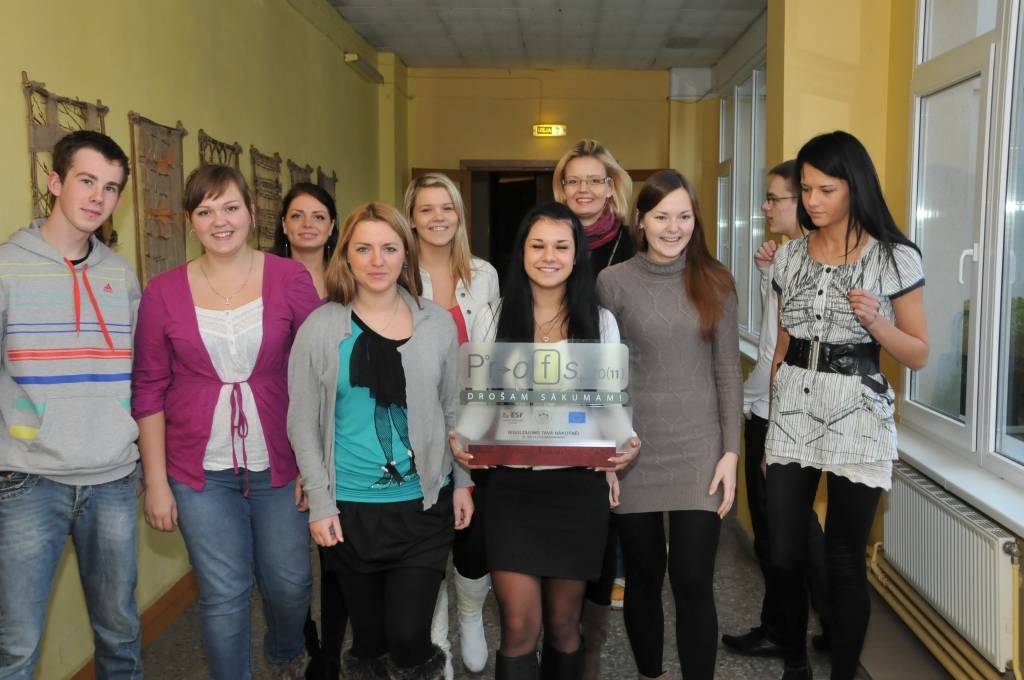 Liepājas Valsts tehnikuma komanda "Košie profiņi" guvuši uzvaru Latvijas Brīvo arodbiedrību savienības organizētajā konkursā "Profs 2011". Liepājnieki nav nolaiduši zemāk savu priekšgājēju augsti pacelto latiņu un kārtējo reizi atzīti par...
Autors: ReKurZeme, portāls