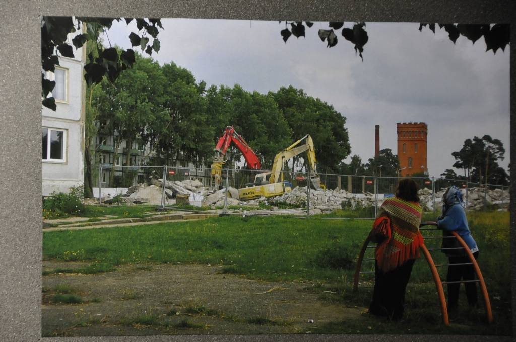 Ceturtdien Liepājas Olimpiskajā centrā tika atklāta starptautiska fotoizstāde "Karosta - Fotoosta". 16 autorus vieno spēja saskatīt skaisto Karostas pilsētvidē. Izstādē izmantoti arī darbi, kas tapuši radošās nometnes "Karosta – Fotoosta...
Autors: ReKurZeme, portāls