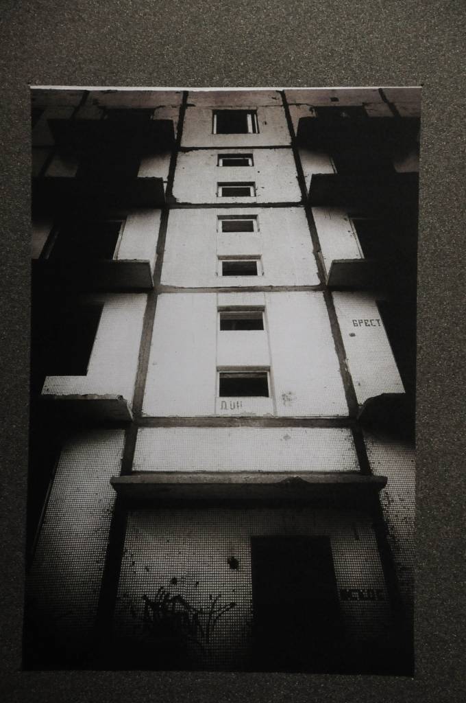 Ceturtdien Liepājas Olimpiskajā centrā tika atklāta starptautiska fotoizstāde "Karosta - Fotoosta". 16 autorus vieno spēja saskatīt skaisto Karostas pilsētvidē. Izstādē izmantoti arī darbi, kas tapuši radošās nometnes "Karosta – Fotoosta...
Autors: ReKurZeme, portāls