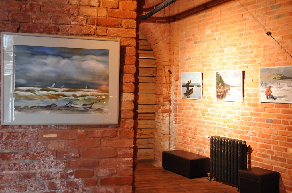 Mākslas galerijā "Promenade" skatāma nu jau tradicionālā, bet tai pat reizē tik ļoti atšķirīgā un kontrastiem bagātā izstāde "Liepājas privātkolekciju pērles", informē "Promenade Hotel" pārdošanas vadītājs Kristaps Ruicēns.
Autors: ReKurZeme, portāls