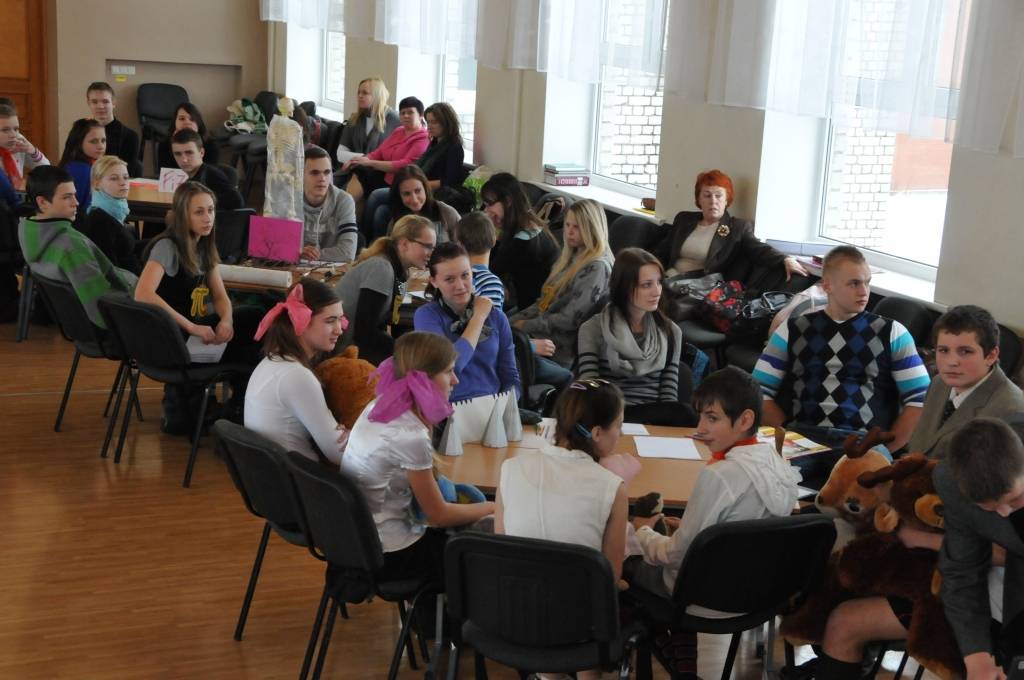 Trešdien, 25. janvārī, Grobiņas ģimnāzijā notika "Matemātikas un dabas zinātņu pēcpusdiena" novada 7-9. klašu skolēniem. Par to kā jaunajiem censoņiem veicās, lasiet kādā no nākamajiem "Kursas Laika" numuriem.
Autors: ReKurZeme, portāls