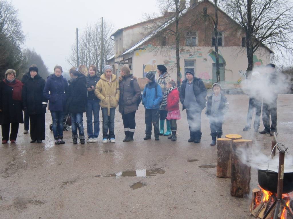 Piektdien Kalētu pamatskolas parkā notika Barikāžu laika atceres pasākums.

Autors: ReKurZeme, portāls