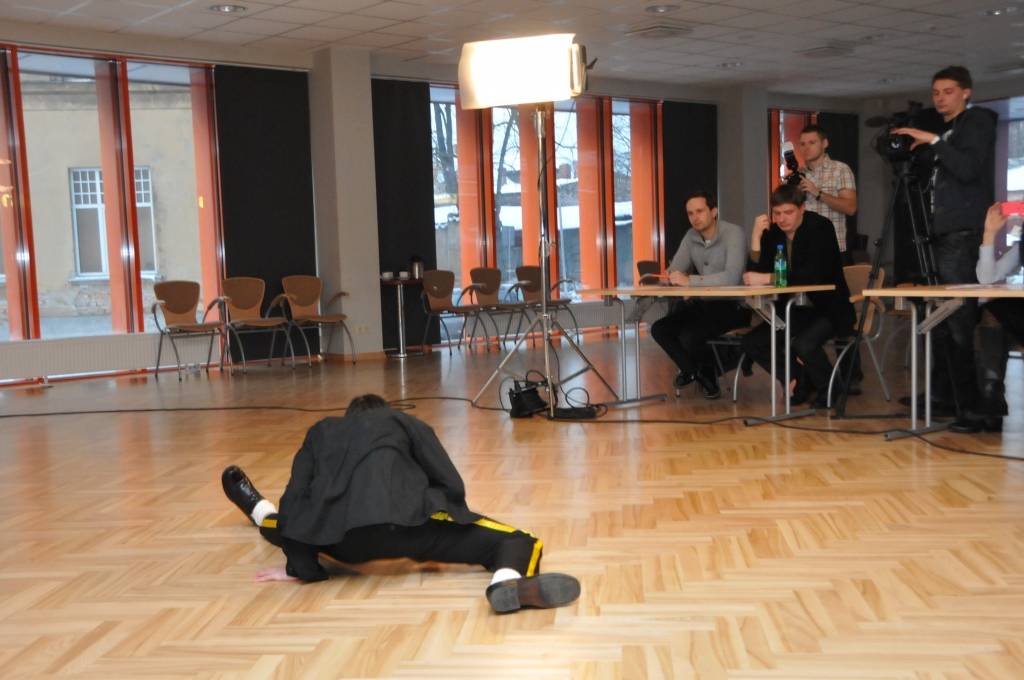 Pirmdien, 16. janvārī, Liepājas Olimpiskajā centrā notika šova "Latvijas Zelta talanti" dalībnieku atlase. Portāls notikuma vietā novēroja, ka šoreiz atsaucība bija mazāka nekā citus gadus, taču arī šoreiz jaunieši bija sagatavojuši...
Autors: ReKurZeme, portāls