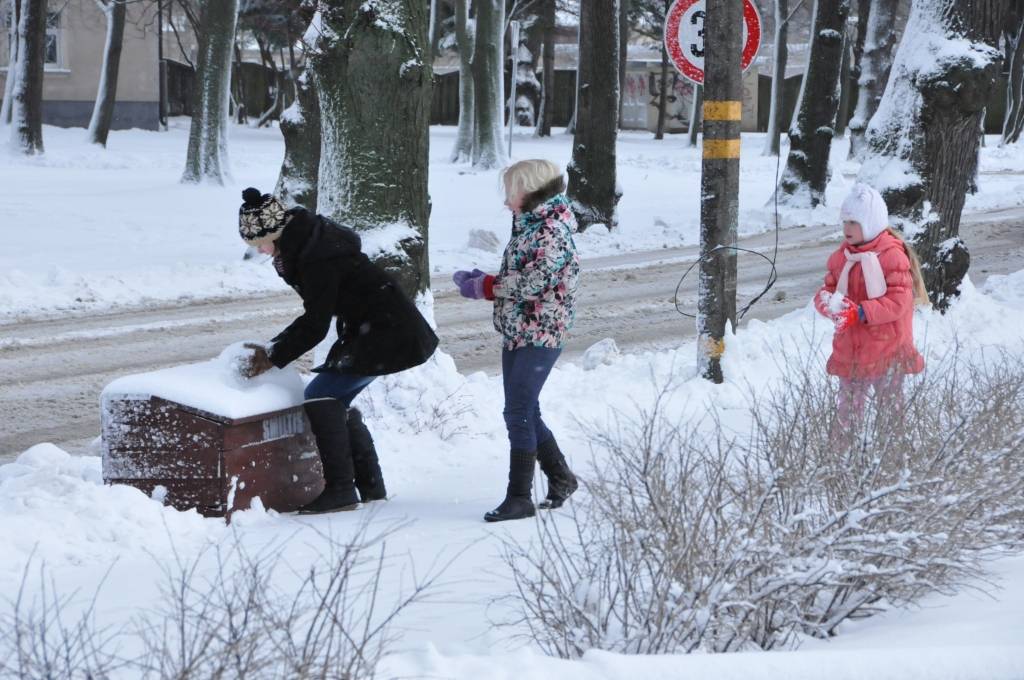 Šodien, 14. janvārī, Liepājā gaisa temperatūra ir ap nulli, gandrīz visu rītu puteņo.
Autors: Uldis Dobelis
