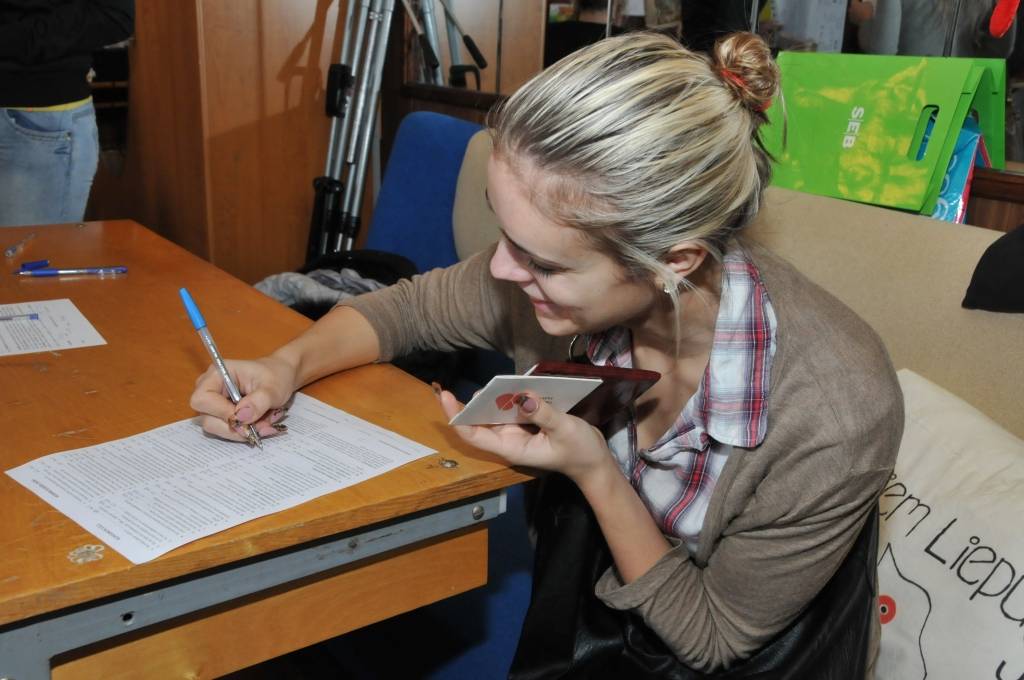 14. februārī Valsts asinsdonoru centrs asins ziedotājus gaidīja Liepājas Universitātē.
Lai atbalstītu donorus, kuri aktīvi iesaistās asins ziedošanā un gada laikā (365 dienu ietvaros) asinis vai asins komponentus ziedo trīs un vairāk...
Autors: ReKurZeme, portāls