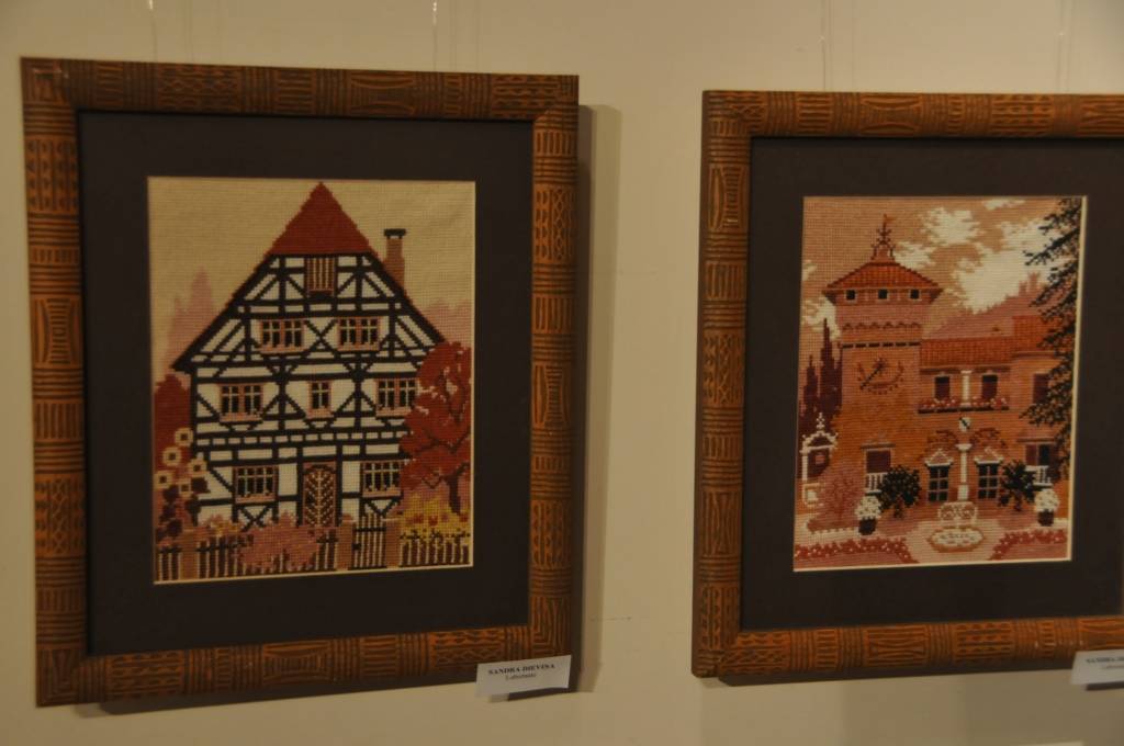 Piektdien, 3. februārī, Liepājas Latviešu biedrības nama izstāžu galerijā notika Liepājas pilsētas domes Tautas mākslas un kultūras centra organizētās radošo darbu izstādes "Manis pašas radīts..." atklāšana. 

Tajā ar saviem darbiem...
Autors: ReKurZeme, portāls