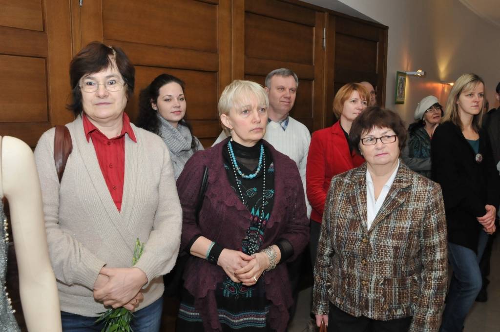 Piektdien, 3. februārī, Liepājas Latviešu biedrības nama izstāžu galerijā notika Liepājas pilsētas domes Tautas mākslas un kultūras centra organizētās radošo darbu izstādes "Manis pašas radīts..." atklāšana. 

Tajā ar saviem darbiem...
Autors: ReKurZeme, portāls