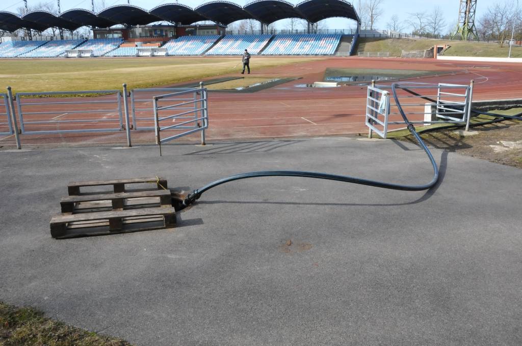 Liepājas stadions "Daugava" pamazām žūst un gatavojas jaunajai sezonai.