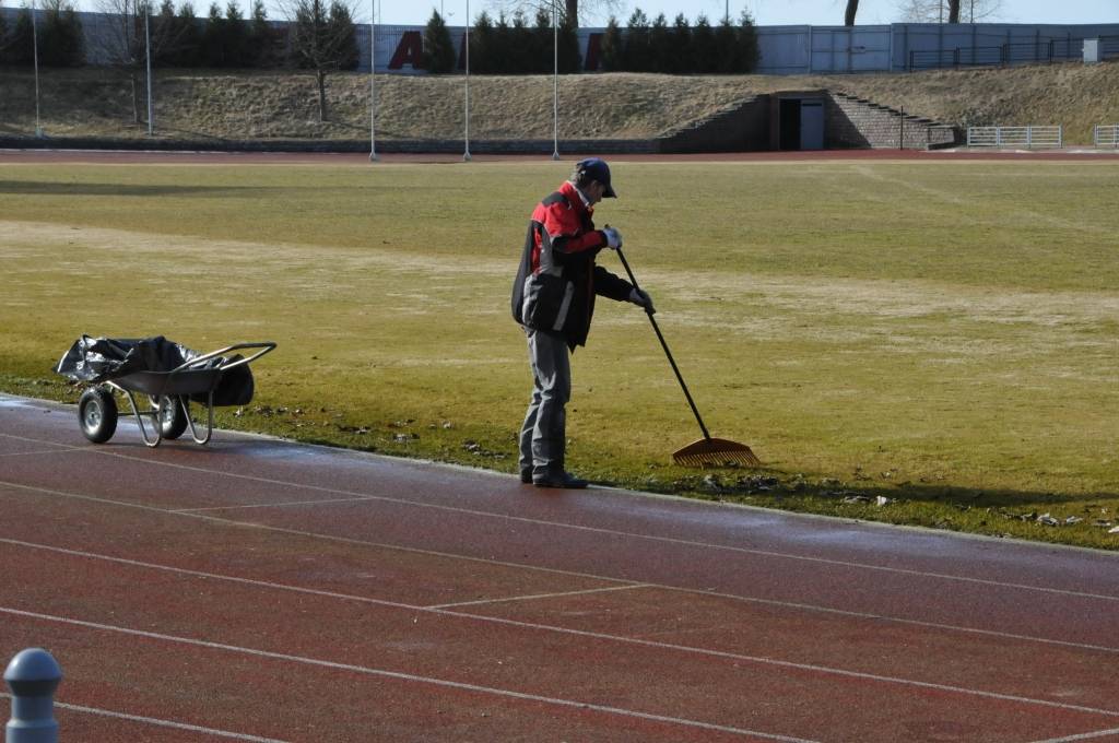 Liepājas stadions "Daugava" pamazām žūst un gatavojas jaunajai sezonai.