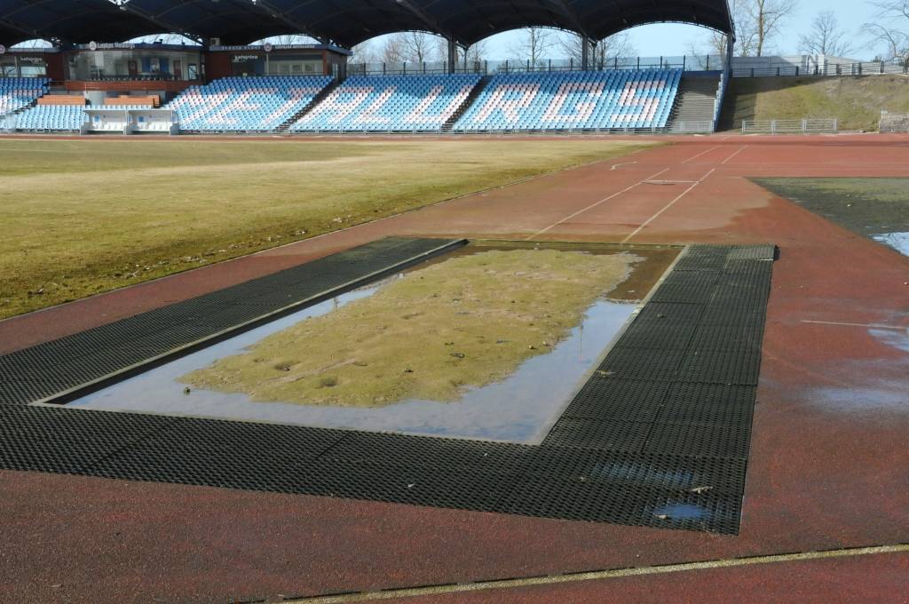 Liepājas stadions "Daugava" pamazām žūst un gatavojas jaunajai sezonai.