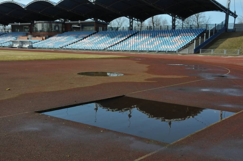Liepājas stadions "Daugava" pamazām žūst un gatavojas jaunajai sezonai.