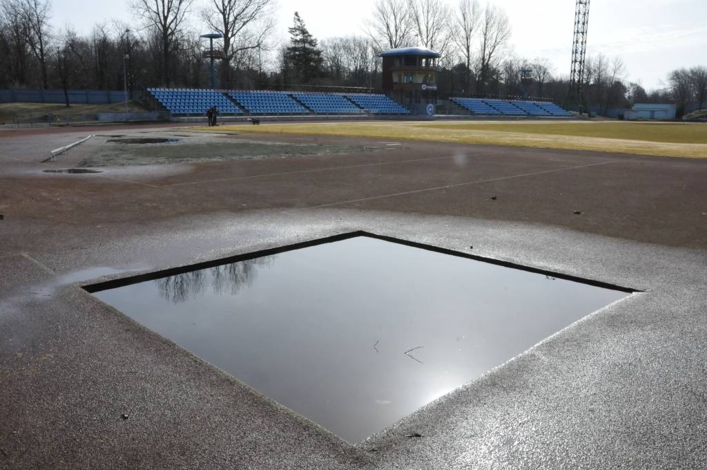 Liepājas stadions "Daugava" pamazām žūst un gatavojas jaunajai sezonai.