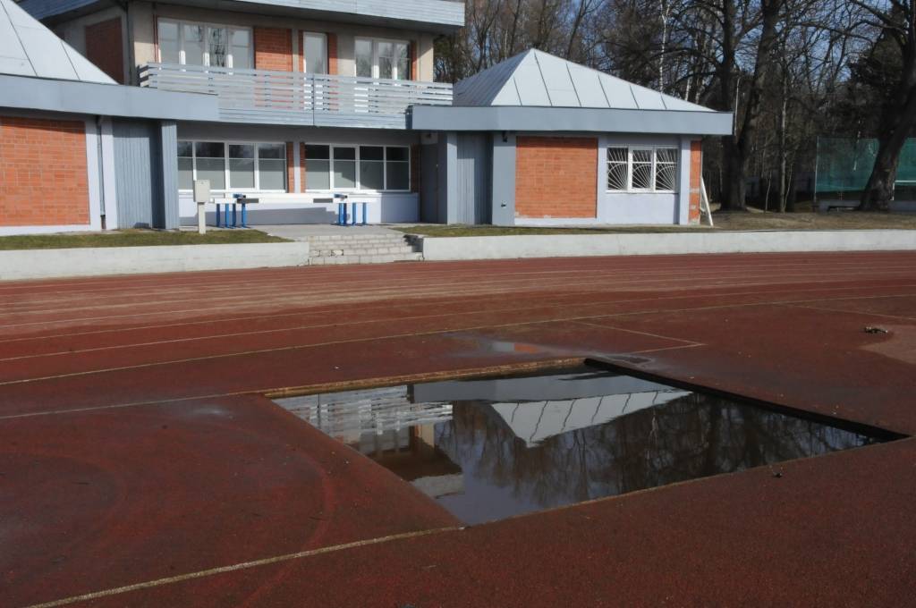 Liepājas stadions "Daugava" pamazām žūst un gatavojas jaunajai sezonai.