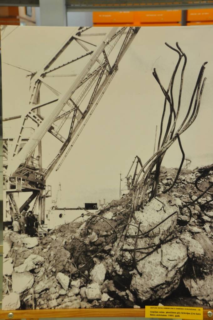 No 19. marta tirdzniecības centrā "Rimi Ostmala" Liepājā skatāmas desmit Pētera Jaunzema lielformāta fotogrāfijas no personīgā arhīva un Liepājas muzeja krājumiem par Liepājas ostas jaunāko laiku vēsturi.
Autors: ReKurZeme, portāls
