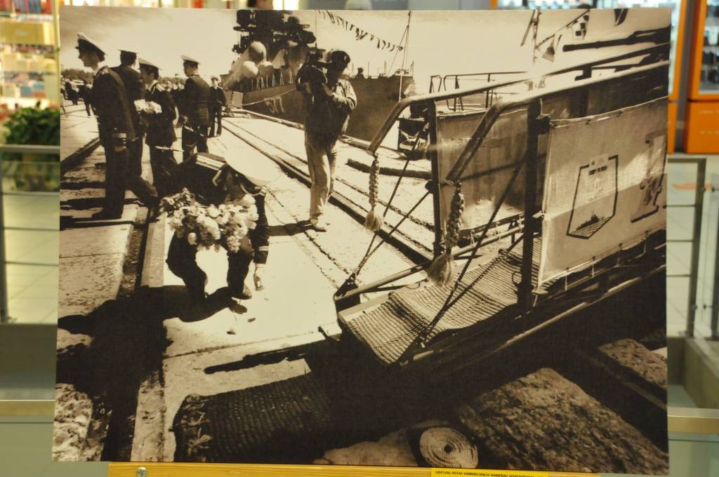 No 19. marta tirdzniecības centrā "Rimi Ostmala" Liepājā skatāmas desmit Pētera Jaunzema lielformāta fotogrāfijas no personīgā arhīva un Liepājas muzeja krājumiem par Liepājas ostas jaunāko laiku vēsturi.
Autors: ReKurZeme, portāls