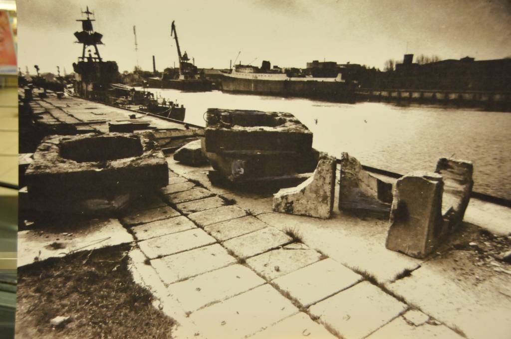 No 19. marta tirdzniecības centrā "Rimi Ostmala" Liepājā skatāmas desmit Pētera Jaunzema lielformāta fotogrāfijas no personīgā arhīva un Liepājas muzeja krājumiem par Liepājas ostas jaunāko laiku vēsturi.
Autors: ReKurZeme, portāls