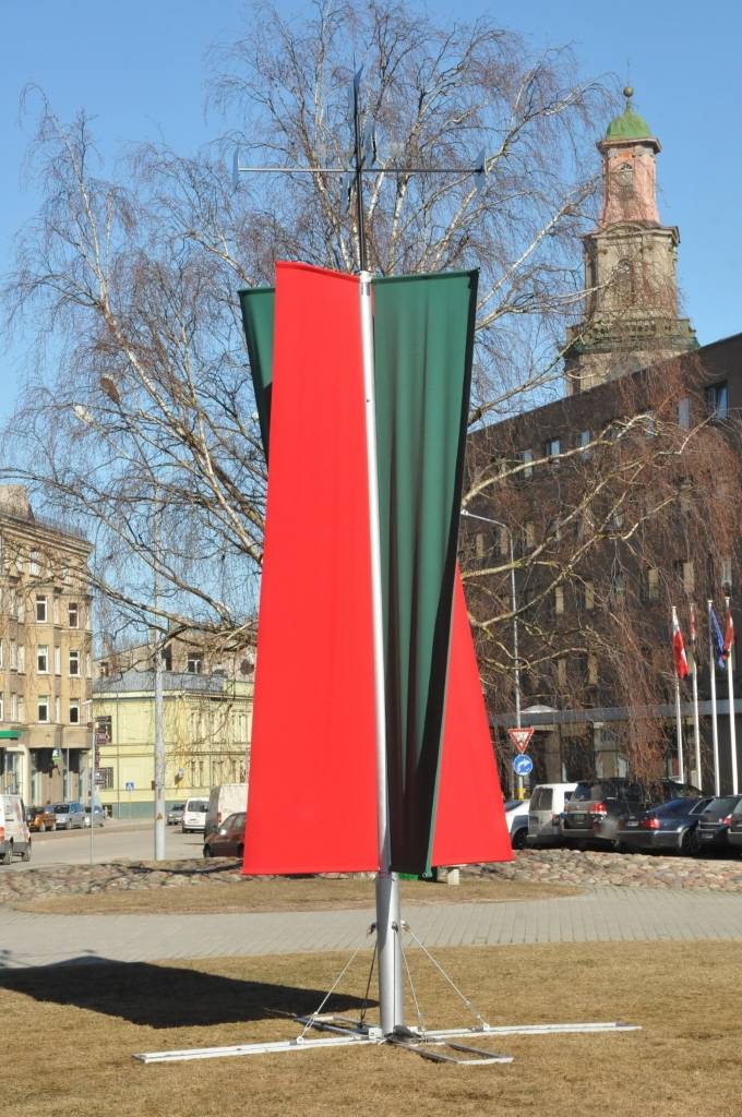 Liepāja 18. martā svinēs 387. dzimšanas dienu un jau tērpusies svētku rokā, izmantojot karoga krāsas - sarkano un zaļo.
Autors: ReKurZeme, portāls