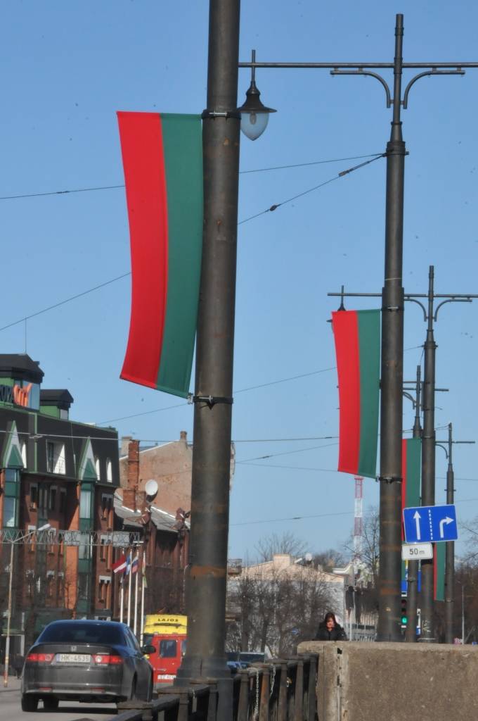 Liepāja 18. martā svinēs 387. dzimšanas dienu un jau tērpusies svētku rokā, izmantojot karoga krāsas - sarkano un zaļo.
Autors: ReKurZeme, portāls