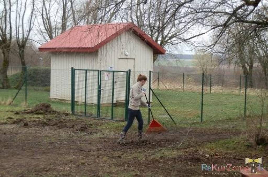Piektdien, 20. aprīlī, Lielā talka notika Ata Kronvalda Durbes vidusskolā. Skolēni sakopa skolas apkārtni, sporta laukumu un Raiņa ielu.
Autors: ReKurZeme, portāls